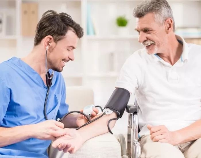 Evde Doktor Kontrolü ile Kronik Hastalıklar Nasıl Yönetilir?