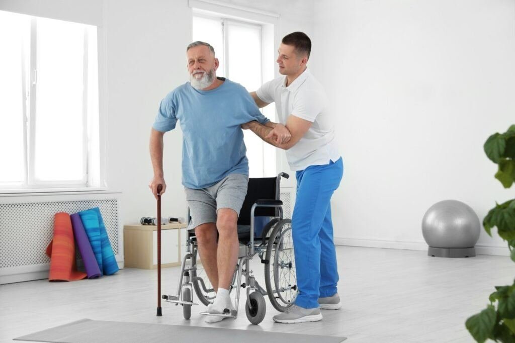 Felç Sonrası Evde Doktor Takibi Neden Önemlidir? Rehabilitasyon Süreci Rehberi