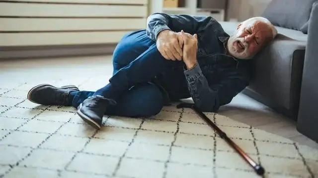 Yaşlılarda Düşme Sonrası Evde Doktor Muayenesi Neden Gereklidir?